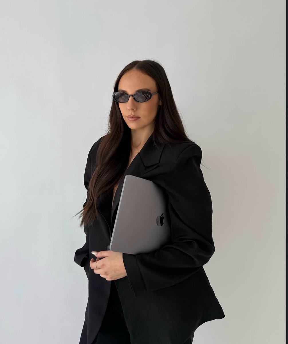 sophiatorresfvd's tweet photo. The studio is perfect for all your boss-babe and entrepreneur content! Recent shoot by By Char Digital. https://t.co/tonpfKctka