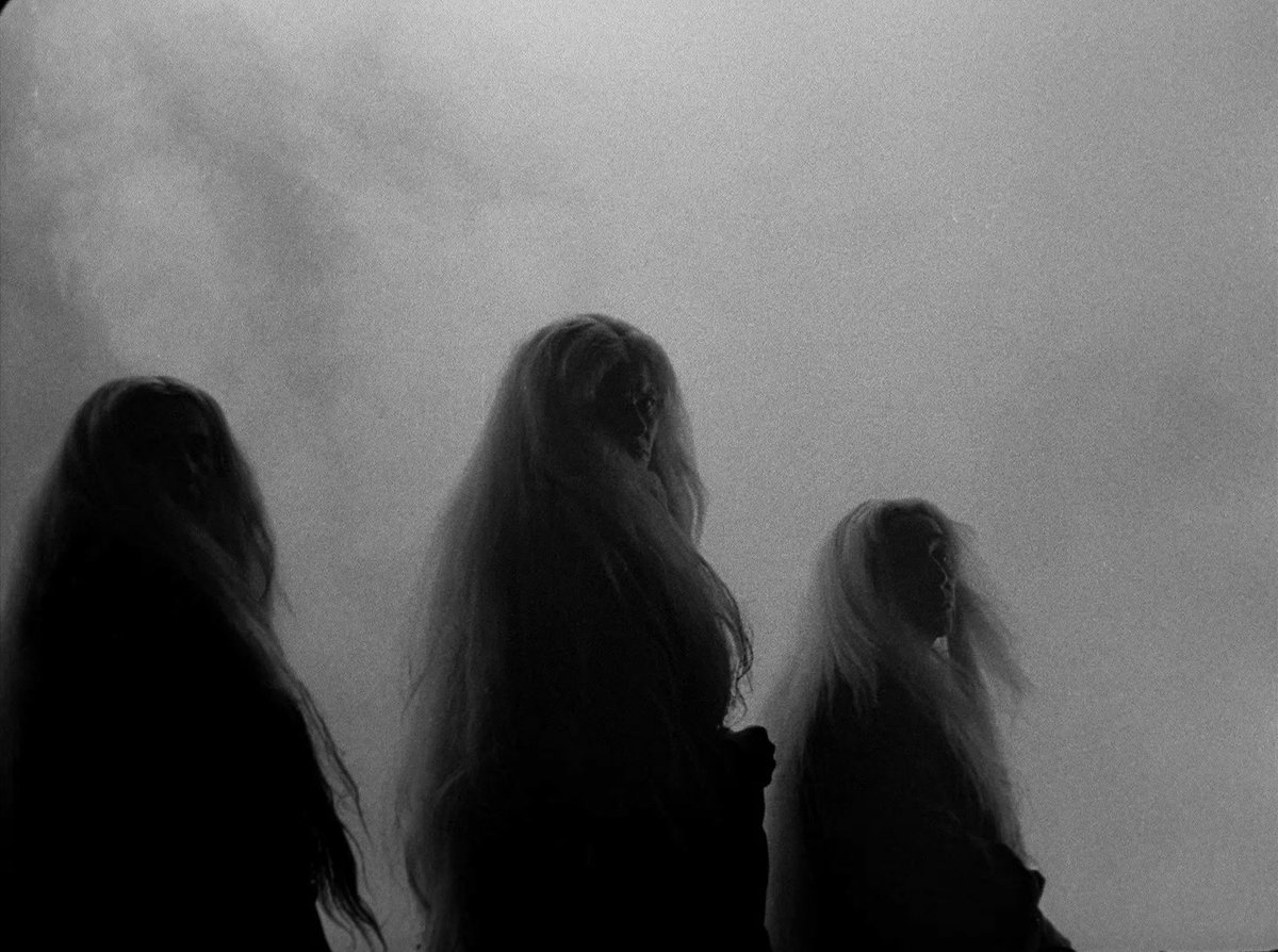 HauntedMovies's tweet photo. Macbeth (1948) dir. Orson Welles https://t.co/q79vw9b555
