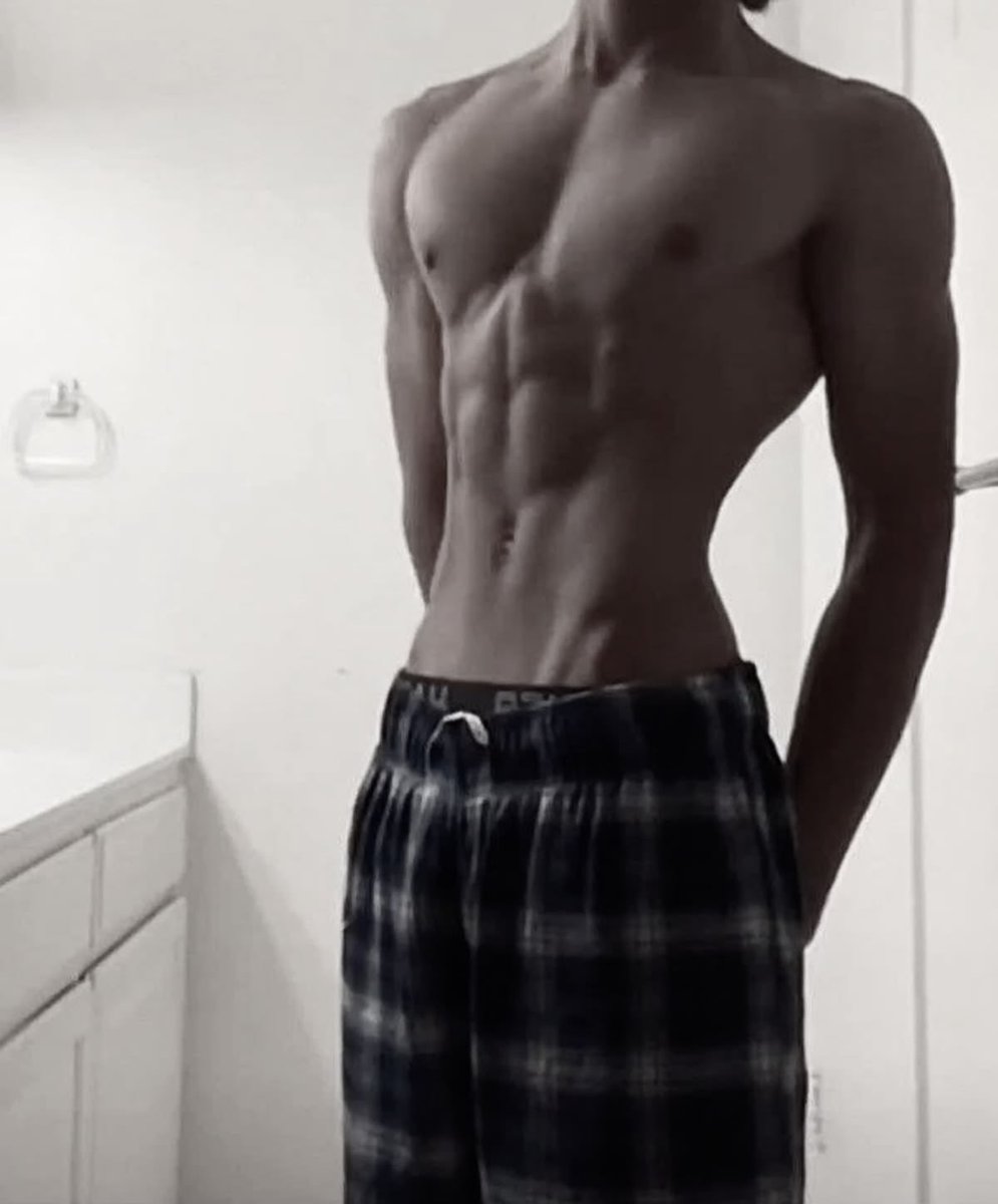 lavender_tones's tweet photo. There are two wolves inside me, skinny emo twink I was born to be, and shredded gym bro that makes my ex’s regret leaving 💀 bro how are these both my dream 

#ricecaketwt #edtwt https://t.co/3LXNuatNmf