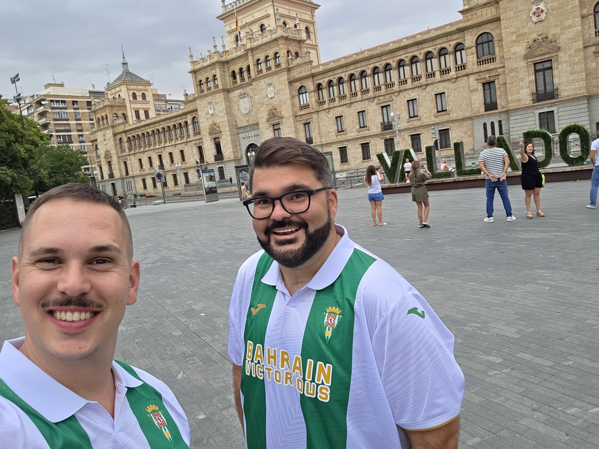 Ismael17Morell's tweet photo. El fútbol te da y te quita puntos, pero visitar Valladolid siempre te regala señorío, respeto y una afición de diez. A mí cuarta vez irá la vencida... pero el verdadero triunfo siempre es volver a veros. ¡Nos vemos el año que viene!
#OnTourValladolid 🤝⚽️🤍💚💜 https://t.co/djLbz2QTx3