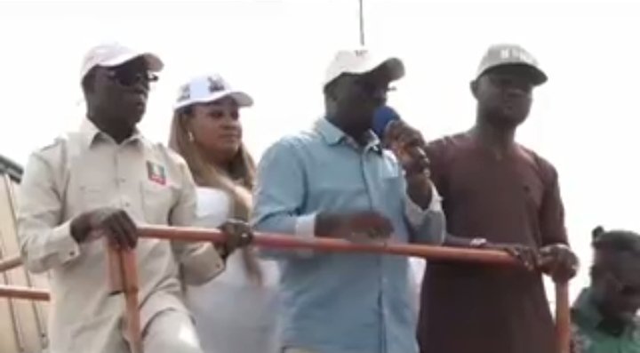 Iamjeremiahen's tweet photo. @RealQueenBee__ Oshiomole was on the front row when Okpebholo promised Edo people insecurity, now this.

Unfortunate Comrade 😄 https://t.co/EXJ0WNL1tb