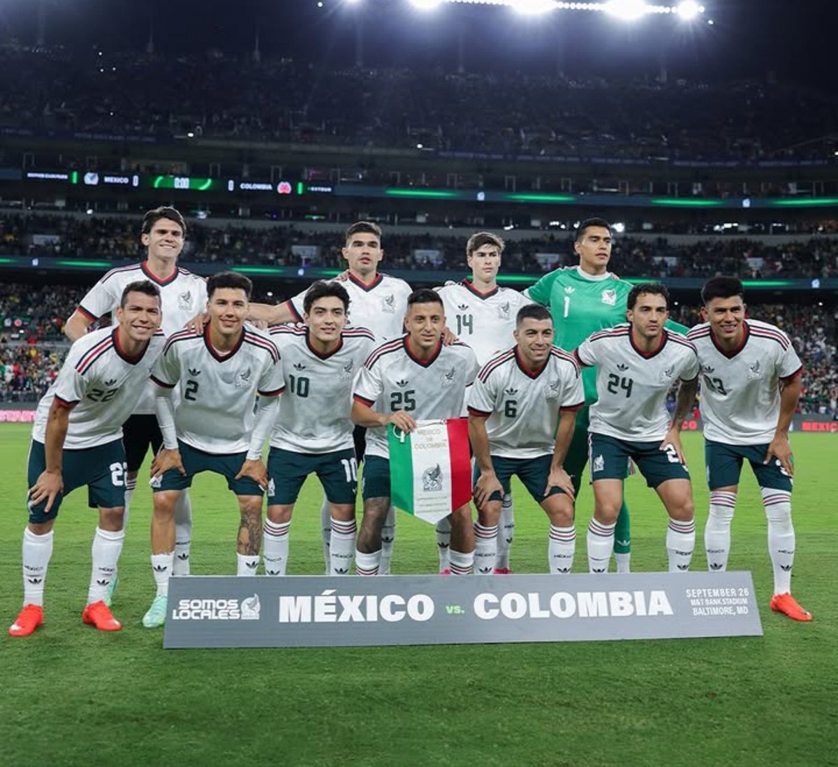 SELE_MXX's tweet photo. 𝗠𝗲́𝘅𝗶𝗰𝗮𝗻𝗼𝘀 𝗮𝗹 𝗴𝗿𝗶𝘁𝗼 𝗱𝗲 𝗴𝘂𝗲𝗿𝗿𝗮. 🇲🇽🙌🏻 https://t.co/ZfB9qBUUvO