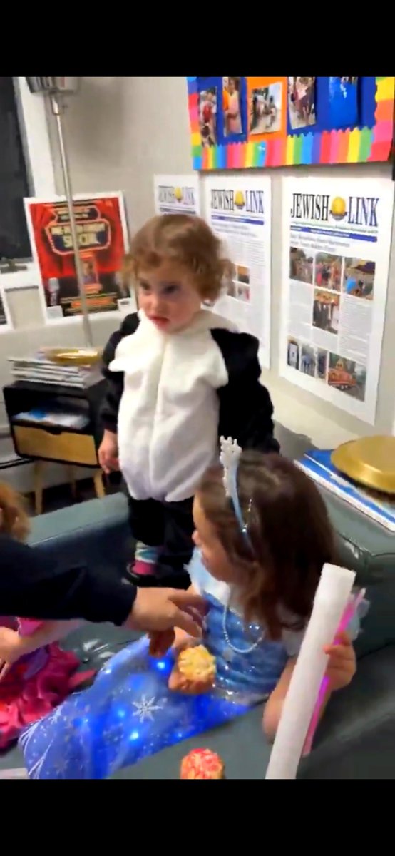 RedCollectiveUK's tweet photo. Hi @RabbiShmuley. 

Can you explain why, during the first already unhinged video, you felt it appropriate to apparently grope a young girl's chest?

Given you were also previously filmed girating on a young boy's groin, do you find this seemingly sexualised behaviour acceptable? https://t.co/i5dNekYjzd