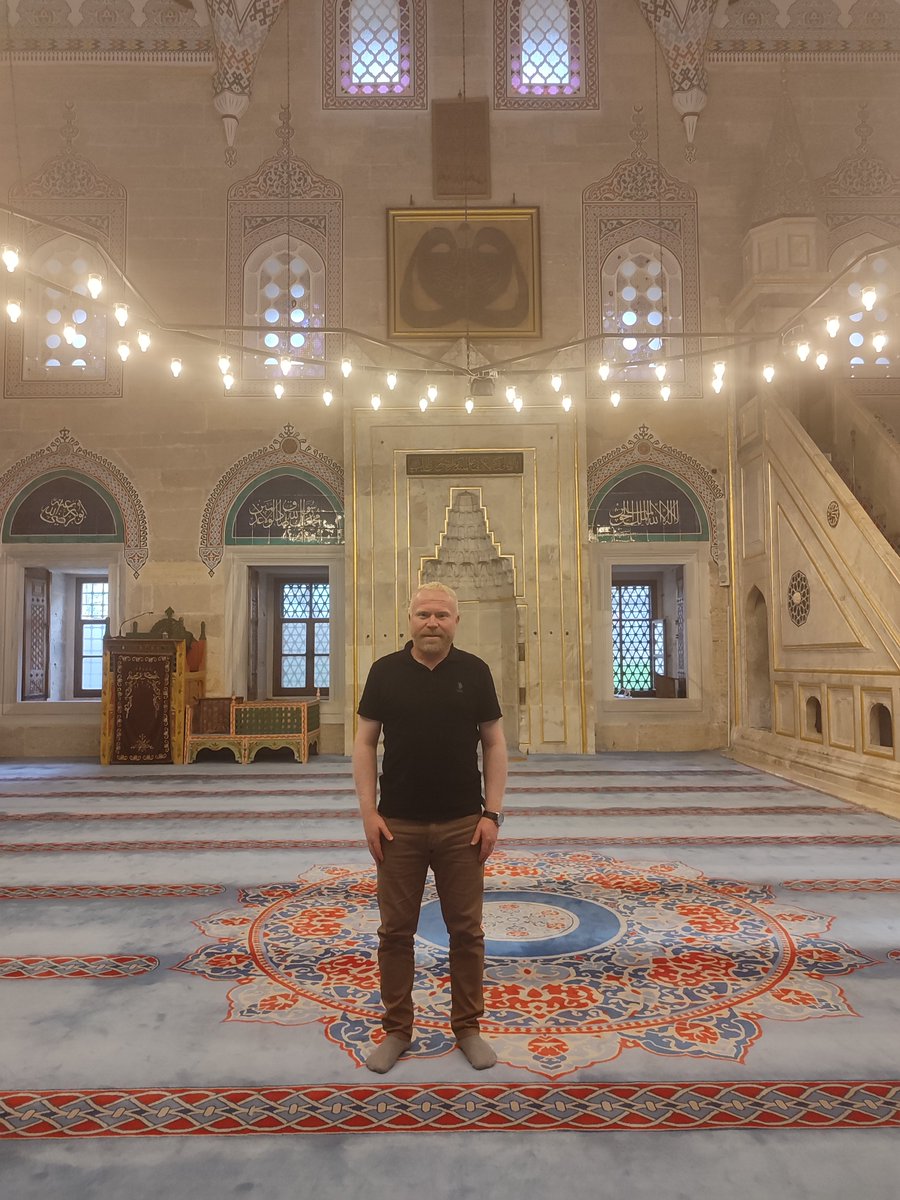 _MehmetBalaban's tweet photo. Bu belleğin mimari alandaki en görkemli mührü ise şüphesiz Sultan II. Bayezid Külliyesi. Erken dönemden Klasik Osmanlı mimarisine geçişin en duru örneklerinden birini barındıran bu abidevi eser; taşın, suyun ve şehircilik anlayışının o kusursuz uyumunu yansıtıyor. + https://t.co/LgTJg8qbB9