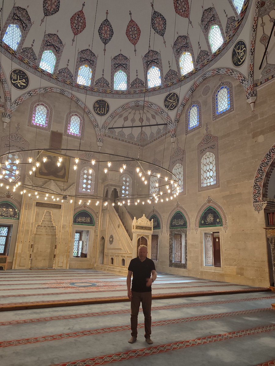 _MehmetBalaban's tweet photo. Bu belleğin mimari alandaki en görkemli mührü ise şüphesiz Sultan II. Bayezid Külliyesi. Erken dönemden Klasik Osmanlı mimarisine geçişin en duru örneklerinden birini barındıran bu abidevi eser; taşın, suyun ve şehircilik anlayışının o kusursuz uyumunu yansıtıyor. + https://t.co/LgTJg8qbB9