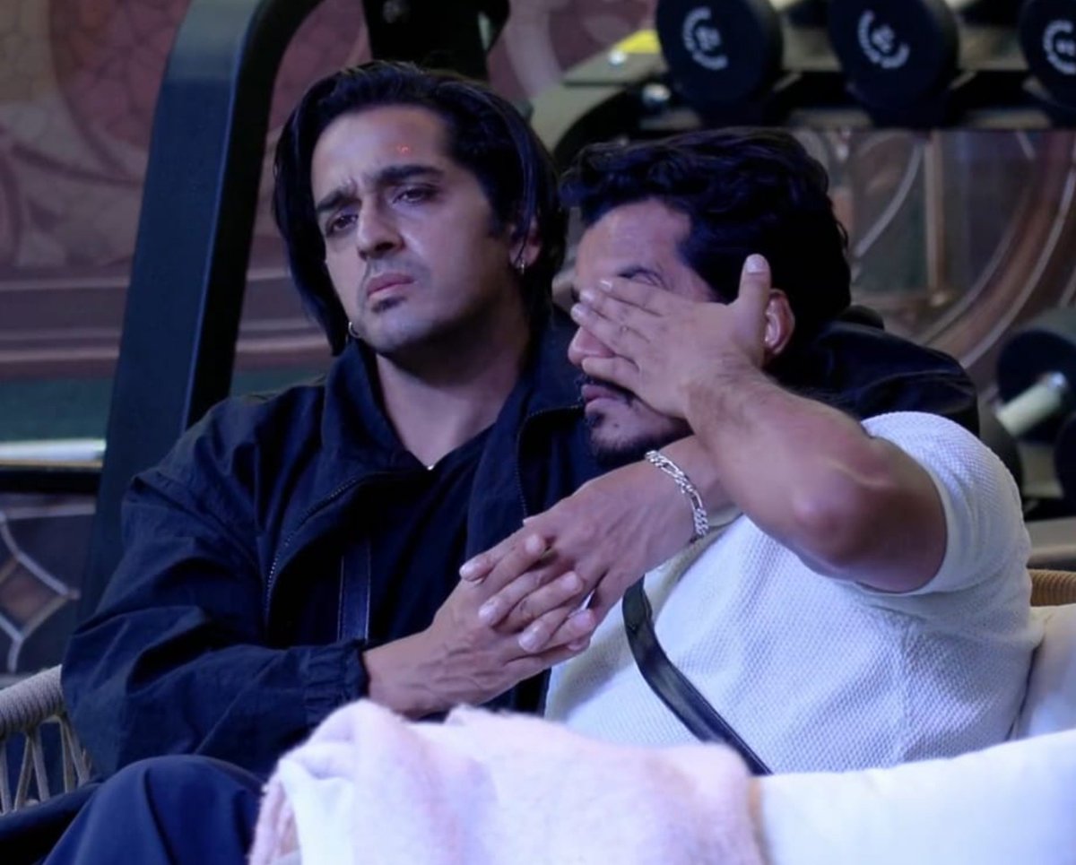 Rockstar_Water's tweet photo. Qazi, you empath 🥺 That MCP defamed you sweetie, why are you so nice? Yeh Inception banake chodega iss season ko.

#QaziTouqeer #BB20 #BiggBoss20 https://t.co/AXlZdWsEsf