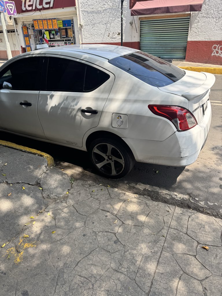 Rubeks's tweet photo. @UCS_GCDMX Vehículo estacionado bloqueando entrada de domicilio en Gladiolas 72 @XochimilcoAl y en lugar prohibido 🚫 para estacionar. Nissan A-9843-J placas alteradas para que no se visualicen, vidrios oscurecidos https://t.co/VGOsRA3fJl