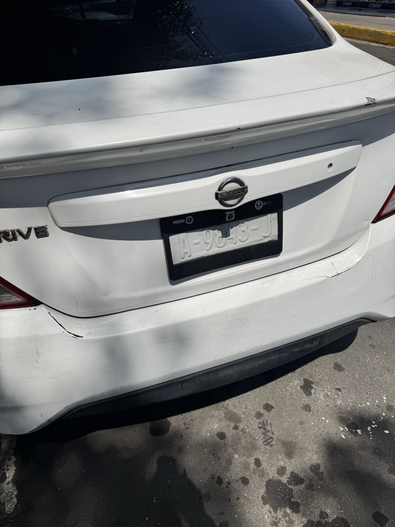Rubeks's tweet photo. @UCS_GCDMX Vehículo estacionado bloqueando entrada de domicilio en Gladiolas 72 @XochimilcoAl y en lugar prohibido 🚫 para estacionar. Nissan A-9843-J placas alteradas para que no se visualicen, vidrios oscurecidos https://t.co/VGOsRA3fJl
