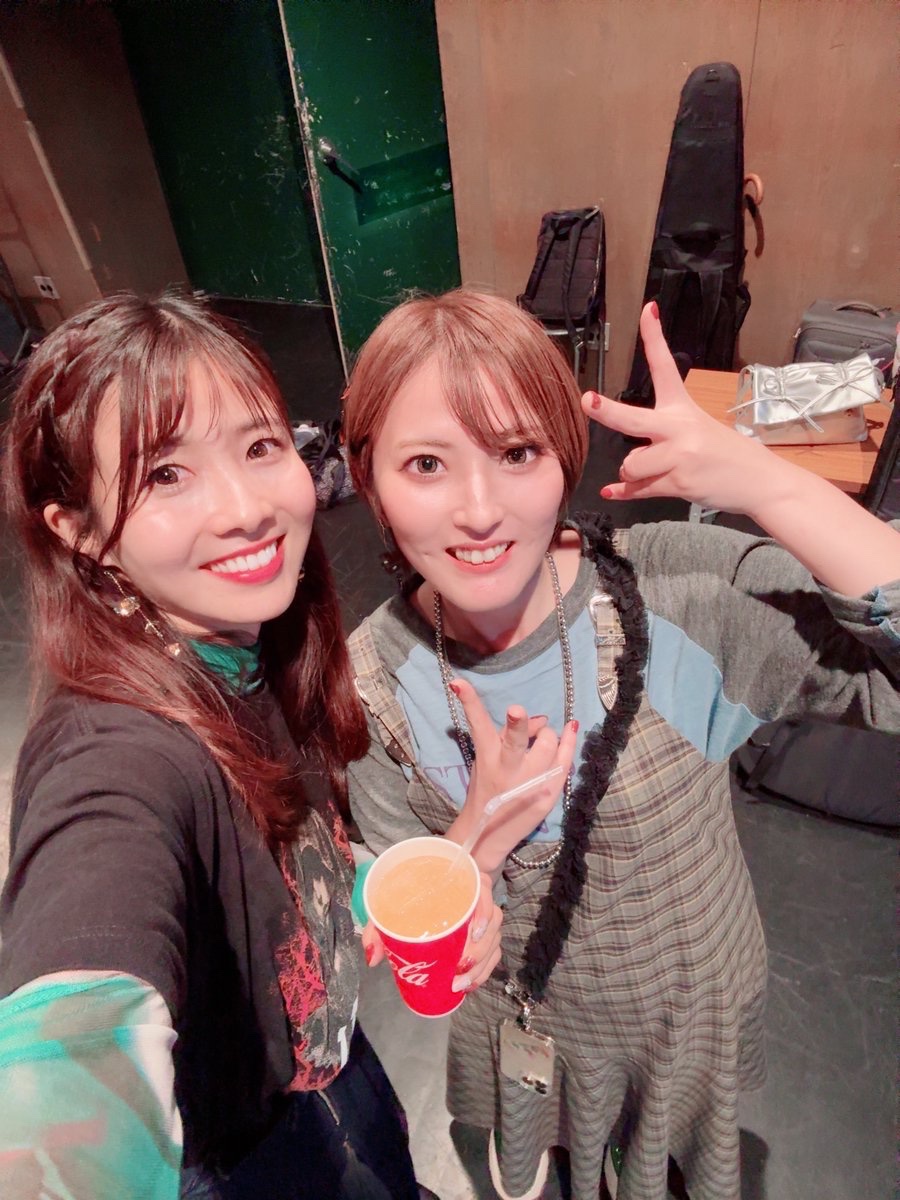 hirano_risa's tweet photo. おはよう🌞
昨日はありラジフェスからのYURIGORIFESありがとうございました✨
どちらもとっても愛に溢れた温かい空間でした🥹
あっちゃんワンマンお疲れさま&amp;ツアースタート📣
優利香ちゃんゴリラホールワンマン🔥
応援&amp;大成功祈ってます💪
全力過ぎて膝負傷するほど🤫笑
走り抜けた1週間でした🏃‍♀️ https://t.co/49Oz7gOTw7