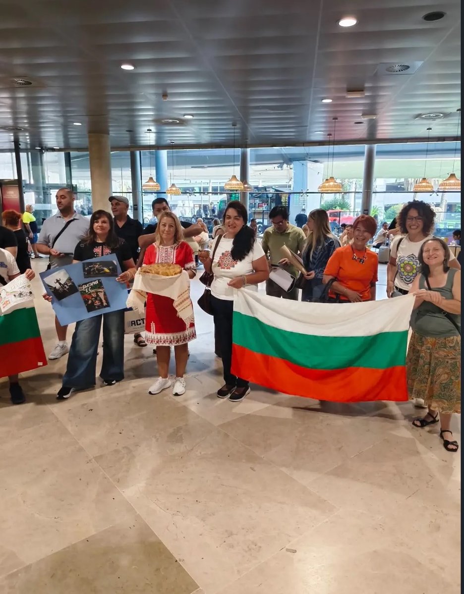 flurofour's tweet photo. some of the bulgarians living in valencia have gathered together at the airport to welcome nikola after the race in baku oh my god this is so cute😭❤️‍🩹❤️‍🩹 https://t.co/oRw8BFxNX1