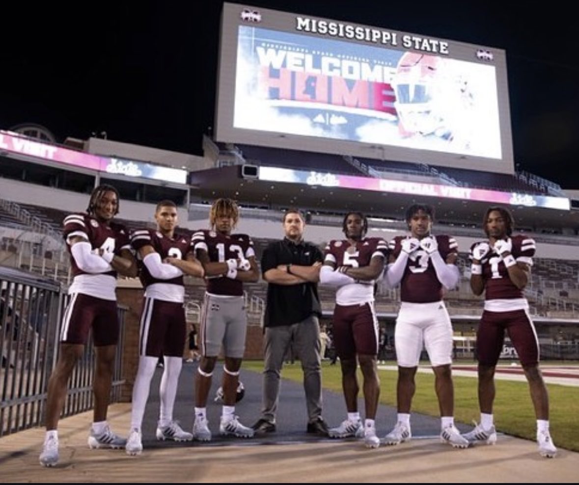 jake7wilkinson's tweet photo. This pic is from Leb's first recruiting class in December of 2023.

Out of everyone in this pic, Frisco is the ONLY one that stayed

Frisco currently has 5TDs on 13 receptions and is averaging 16YPC. ALL DAWG https://t.co/n5aLHIMBli