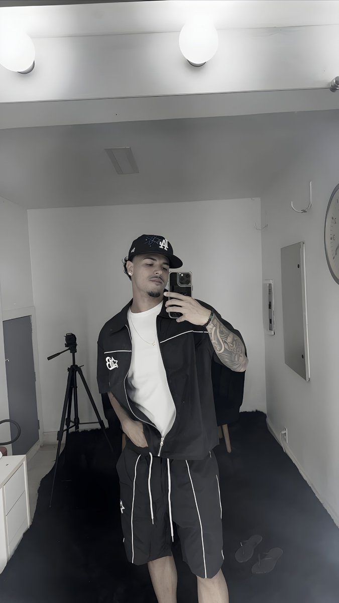 eclwze's tweet photo. 𝖺𝗋. 𓇗 .. ﹙ 𝖦𝗈𝗅𝖽𝖾𝗇 𝖯𝗎𝗉 ﹚ ✮ 𝗌𝗆𝖺𝗅𝗅 𝗉𝖺𝗐𝗌, 𝖻𝗂𝗀 𝖾𝗇𝖾𝗋𝗀𝗒 ˒ 𝗆𝗒 𝗅𝗂𝗍𝗍𝗅𝖾 𝗉𝖺𝗋𝗍𝗇𝖾𝗋 𝗂𝗇 𝖾𝗏𝖾𝗋𝗒 𝗆𝗂𝗌𝗌𝗂𝗈𝗇. 𝗇𝗈 𝗆𝖺𝗍𝗍𝖾𝗋 𝗍𝗁𝖾 𝖽𝖺𝗒, 𝗁𝖾'𝗌 𝖺𝗅𝗐𝖺𝗒𝗌 𝗋𝗂𝗀𝗁𝗍 𝖻𝗒 𝗆𝗒 𝗌𝗂𝖽𝖾.

Que me deje grabar. https://t.co/3x7ai2ZkqV