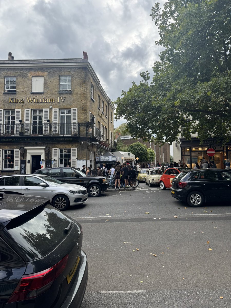 HampsteadHighSt's tweet photo. Fiat 500 parade today on Hampstead High Street

#Fiat500 #Fiat #parade #cars #hampstead #london https://t.co/koN1PsfEVN