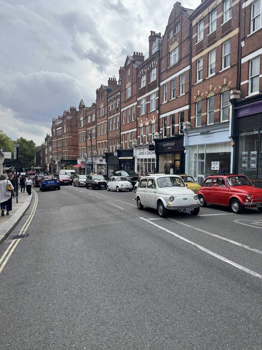 HampsteadHighSt's tweet photo. Fiat 500 parade today on Hampstead High Street

#Fiat500 #Fiat #parade #cars #hampstead #london https://t.co/koN1PsfEVN