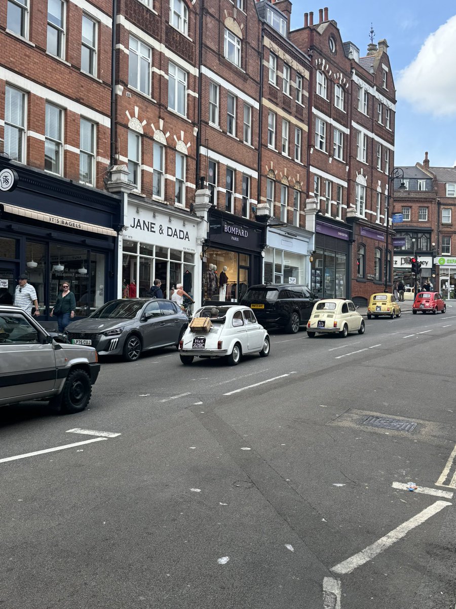 HampsteadHighSt's tweet photo. Fiat 500 parade today on Hampstead High Street

#Fiat500 #Fiat #parade #cars #hampstead #london https://t.co/koN1PsfEVN