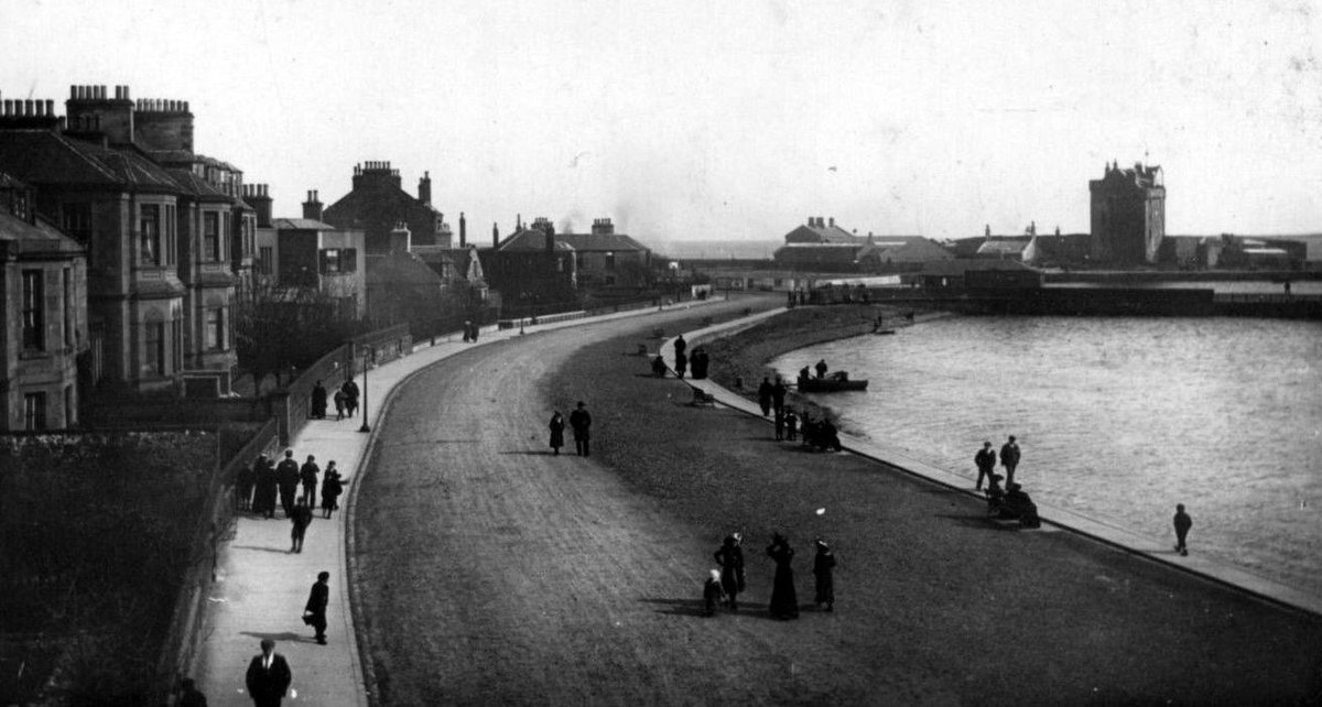 tourscotland's tweet photo. Old Tour #Scotland #Ancestry Travel Visit #Genealogy #Scottish Family #History Blog #photography of Beach Crescent and the Castle in #Broughty #Ferry. A historic castle completed around 1495, although the site may have been first fortified in 1454 https://t.co/KdXKRmknKh https://t.co/q80DpafHmE