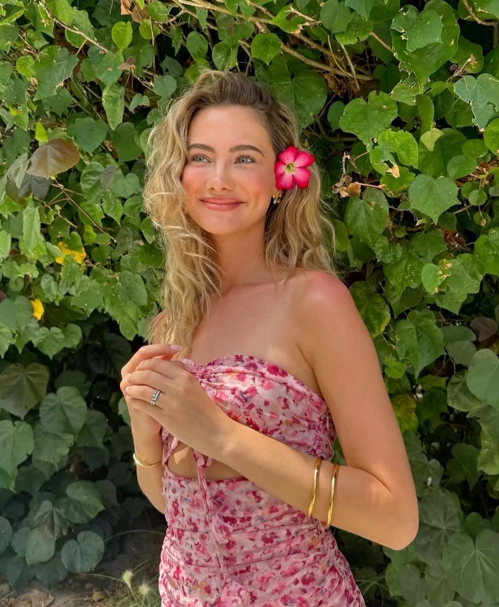 biteofebba's tweet photo. ⠀⠀⠀⠀ 
 
⠀⠀⠀⠀ ⠀ ⠀⠀⠀    ;; love like 
                               𝒇𝒍𝒐𝒘𝒆𝒓𝒔 and 𝒇𝒊𝒓𝒆.
                               #blooming24dla   
                               
⠀⠀ ⠀⠀ ⠀⠀ https://t.co/4MAcY6r9BD