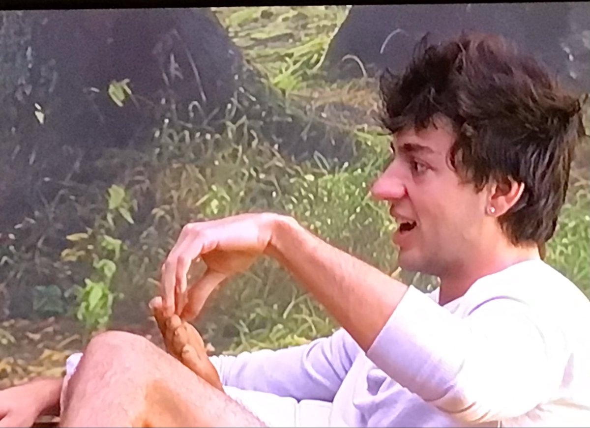 mistyblue671's tweet photo. His foot is so dirty and hair a mess. Melody leaving has taken a toll on his hygiene. #bb28 https://t.co/AAyXCZmxth