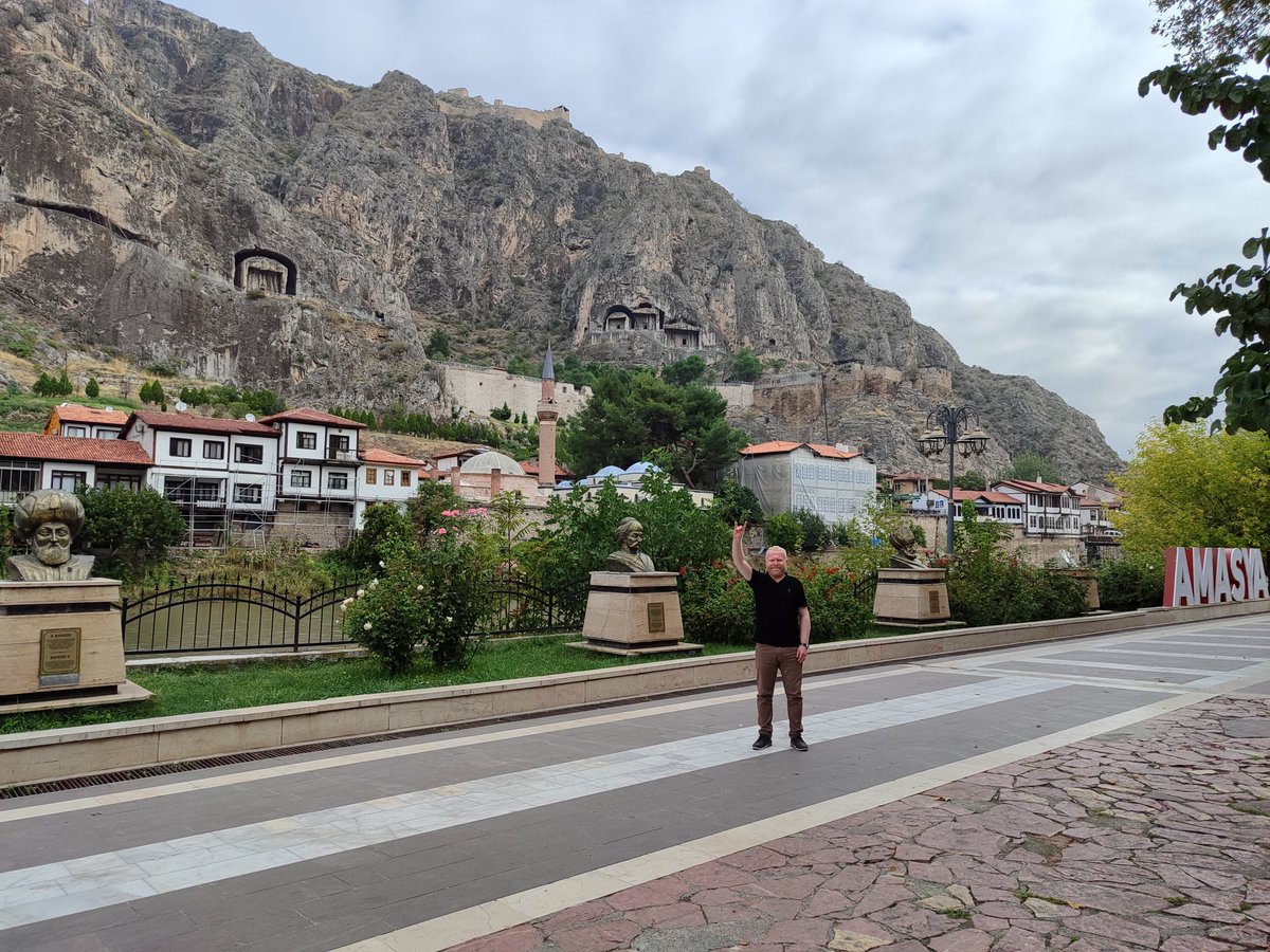 _MehmetBalaban's tweet photo. Yeşilırmak’ın Kıyısında Bir Sancak Şehri: Amasya ... 
​Şehre ruhunu veren Yeşilırmak boyunca uzanan Şehzadeler Yolu, yalnızca bir güzergâh değil; Osmanlı'nın taht varislerinin yetiştiği bir baht, talih yolu. + https://t.co/9xDDeBdB1r