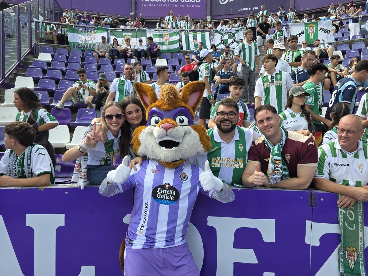 Ismael17Morell's tweet photo. El fútbol te da y te quita puntos, pero visitar Valladolid siempre te regala señorío, respeto y una afición de diez. A mí cuarta vez irá la vencida... pero el verdadero triunfo siempre es volver a veros. ¡Nos vemos el año que viene!
#OnTourValladolid 🤝⚽️🤍💚💜 https://t.co/djLbz2QTx3