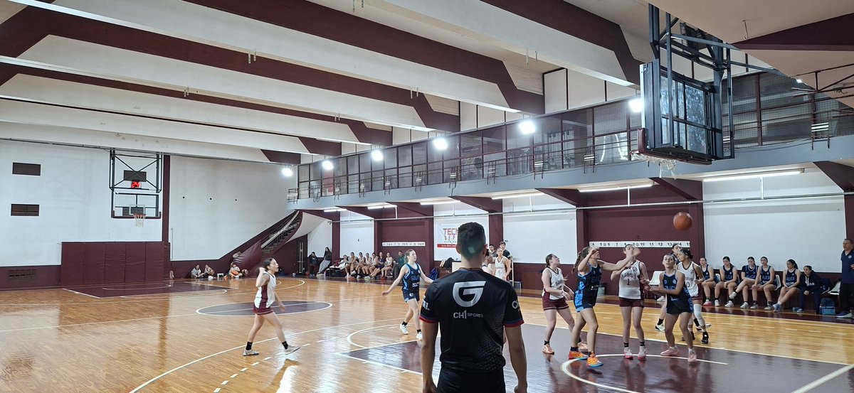 ezesarno's tweet photo. @danielscioli @suramericanos26 @PrensaCOA Hoy domingo de lluvia llevando a las chicas a jugar y divertirse. Quizá alguna llegue a jugar en 1era y representar a Argentina. Es por las familias y los clubs que todavía somos alguien en los deportes. 
Porque por los políticos, que dicen que lo que no deja superávit se cierra https://t.co/xapXEsmYUs