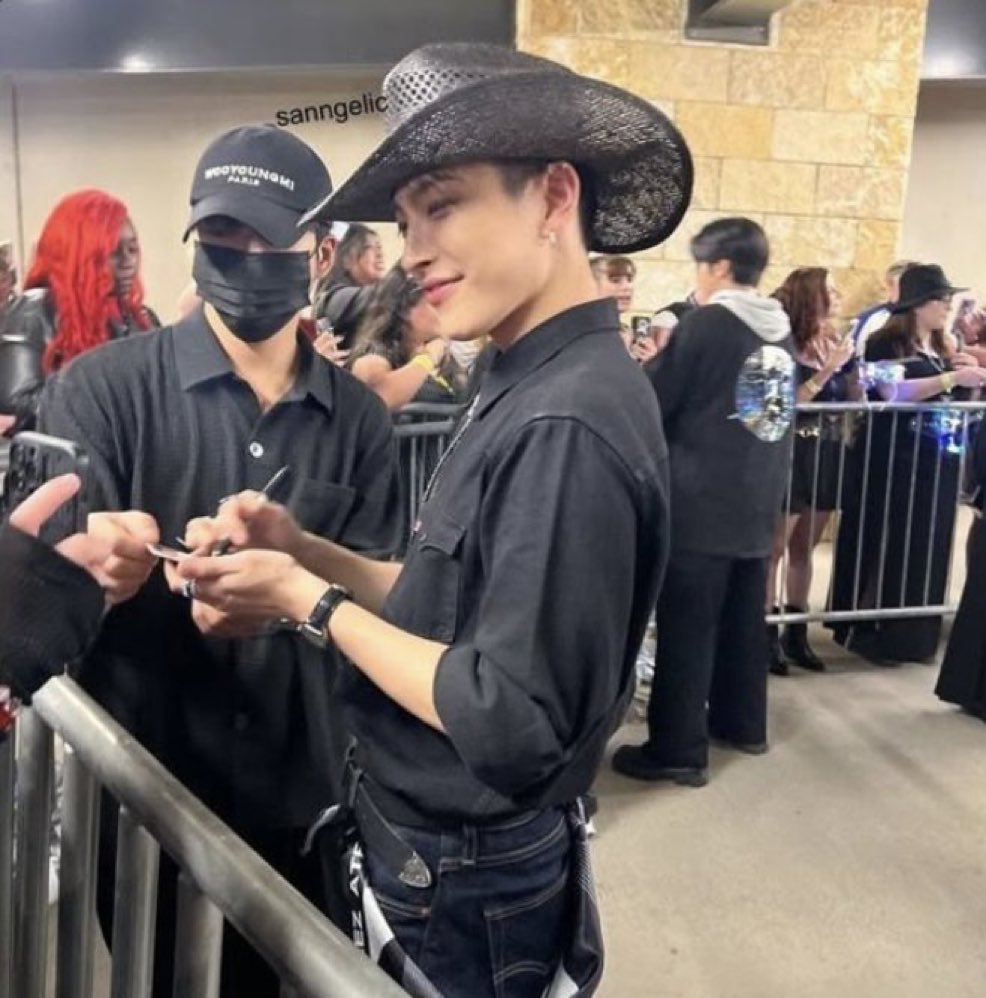 st4rgazerhwa's tweet photo. Look at my cowboy dawwwgggg 😭😭😭 He’s a Homosexual!!!!!! 😭😭😭😭 https://t.co/ta2Bji4XdQ