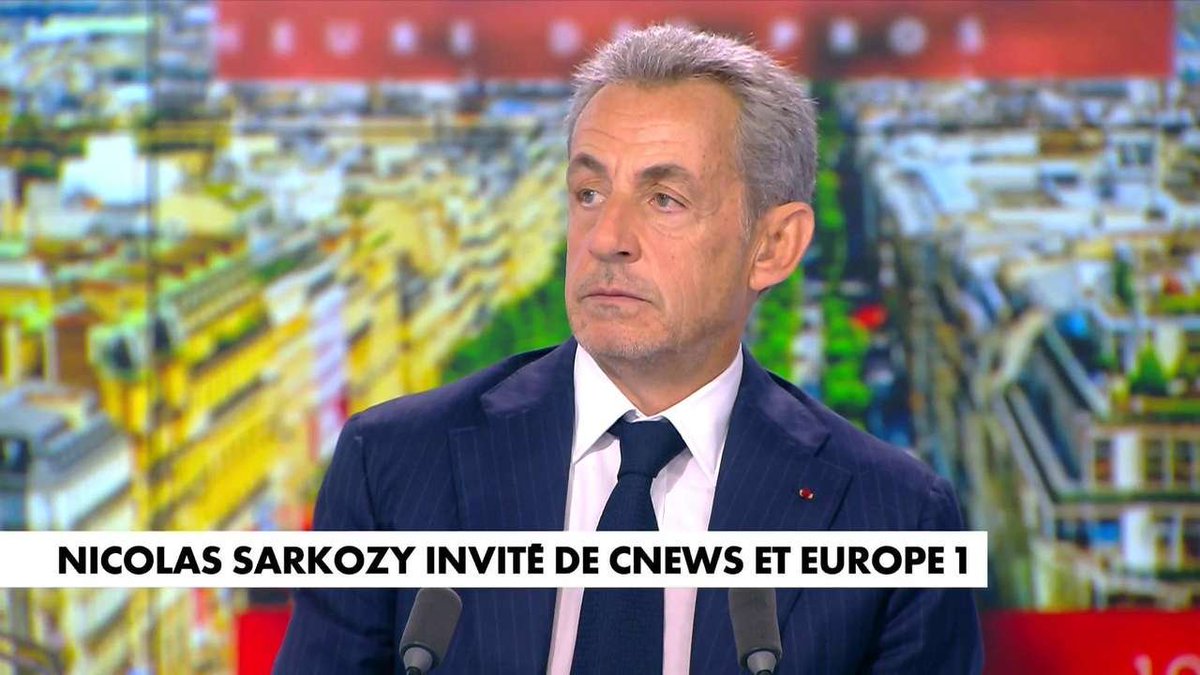 Madximilian's tweet photo. Nicolas Sarkozy : "J'ai demandé au Pape si je pouvais me confesser, il m'a dit qu'il ne pouvait pas rester trois mois en France, quelle indignité ! https://t.co/VjvrsV9VZL