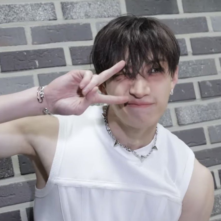 CHANBAHNGLOOKS's tweet photo. https://t.co/p8FJRGB4FK