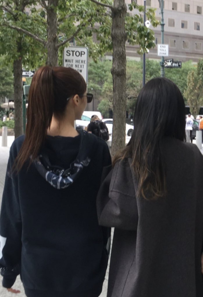 paraglideee's tweet photo. it’s giving that paparazzi shot of loli rosalia were spotted walking through the streets of nyc https://t.co/TMT5p1JeCv