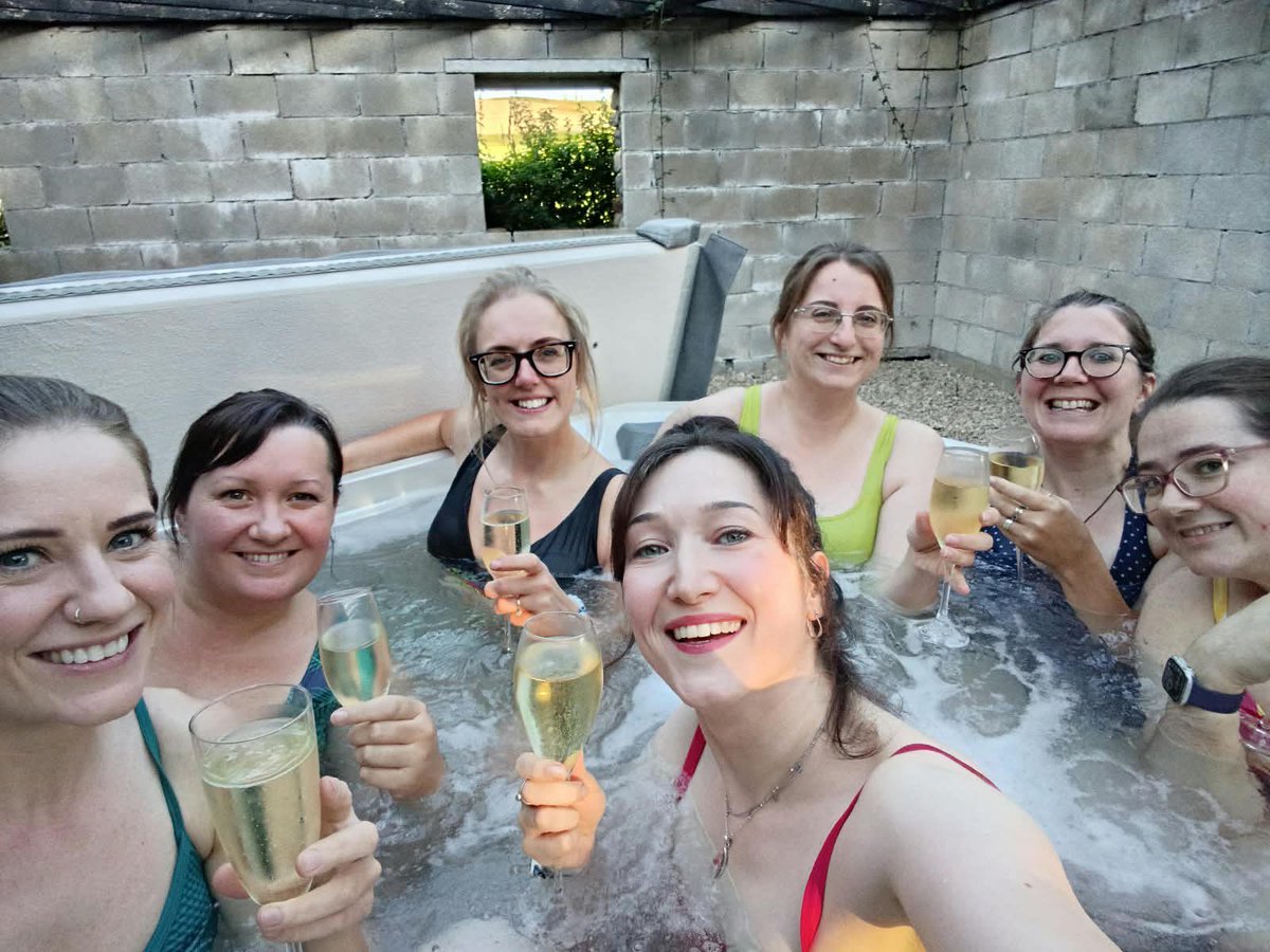 bertiemathers's tweet photo. A much needed little break from life to end a strange September for me.
Our annual girls little trip away.
26 years of friendship π₯°
#weekendaway #friendship https://t.co/ZLc7lUbGbM