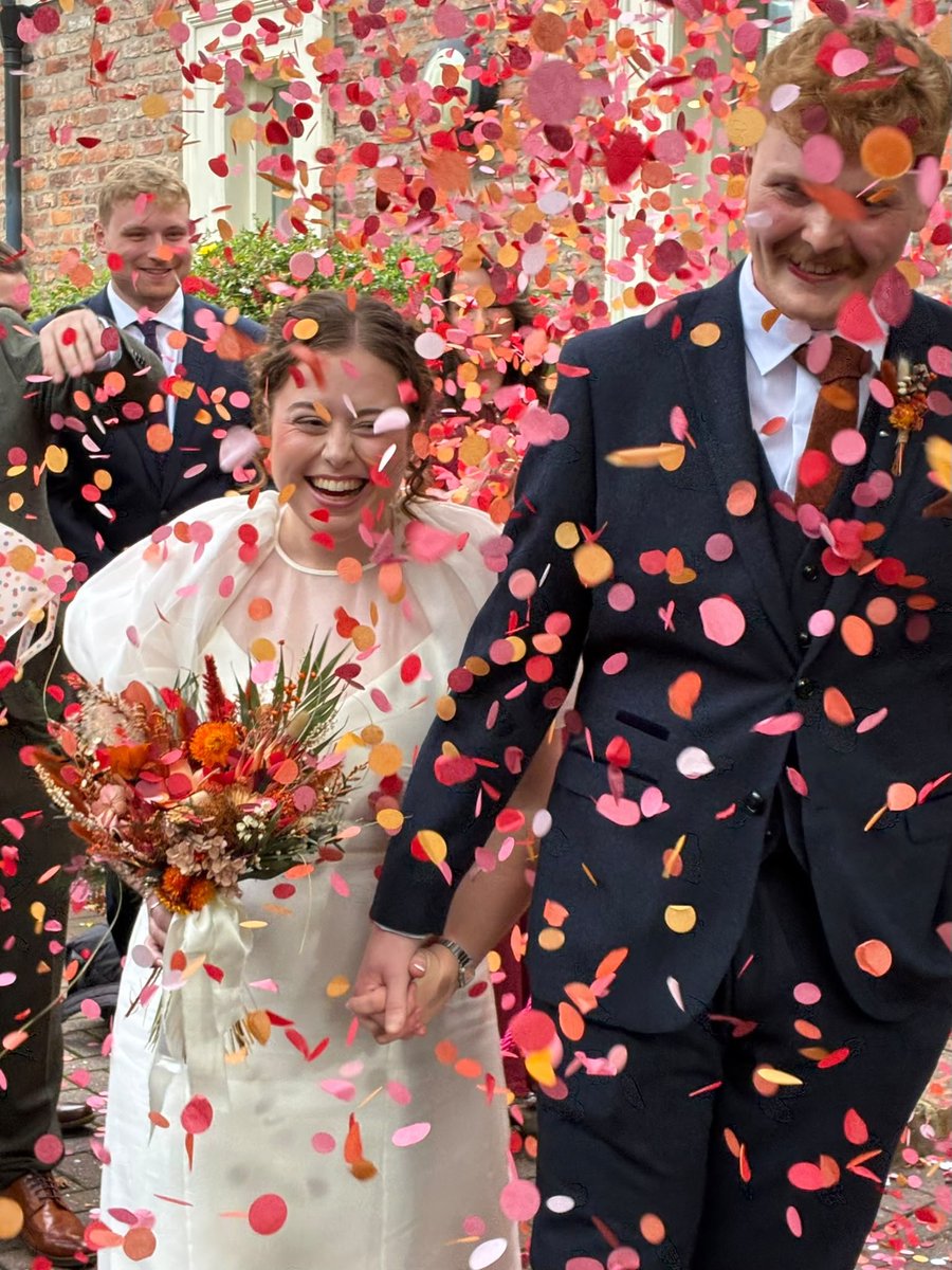 AddeyNick's tweet photo. Congratulations to the new Mr &amp; Mrs Addey!
#York https://t.co/xEiO28fvsu