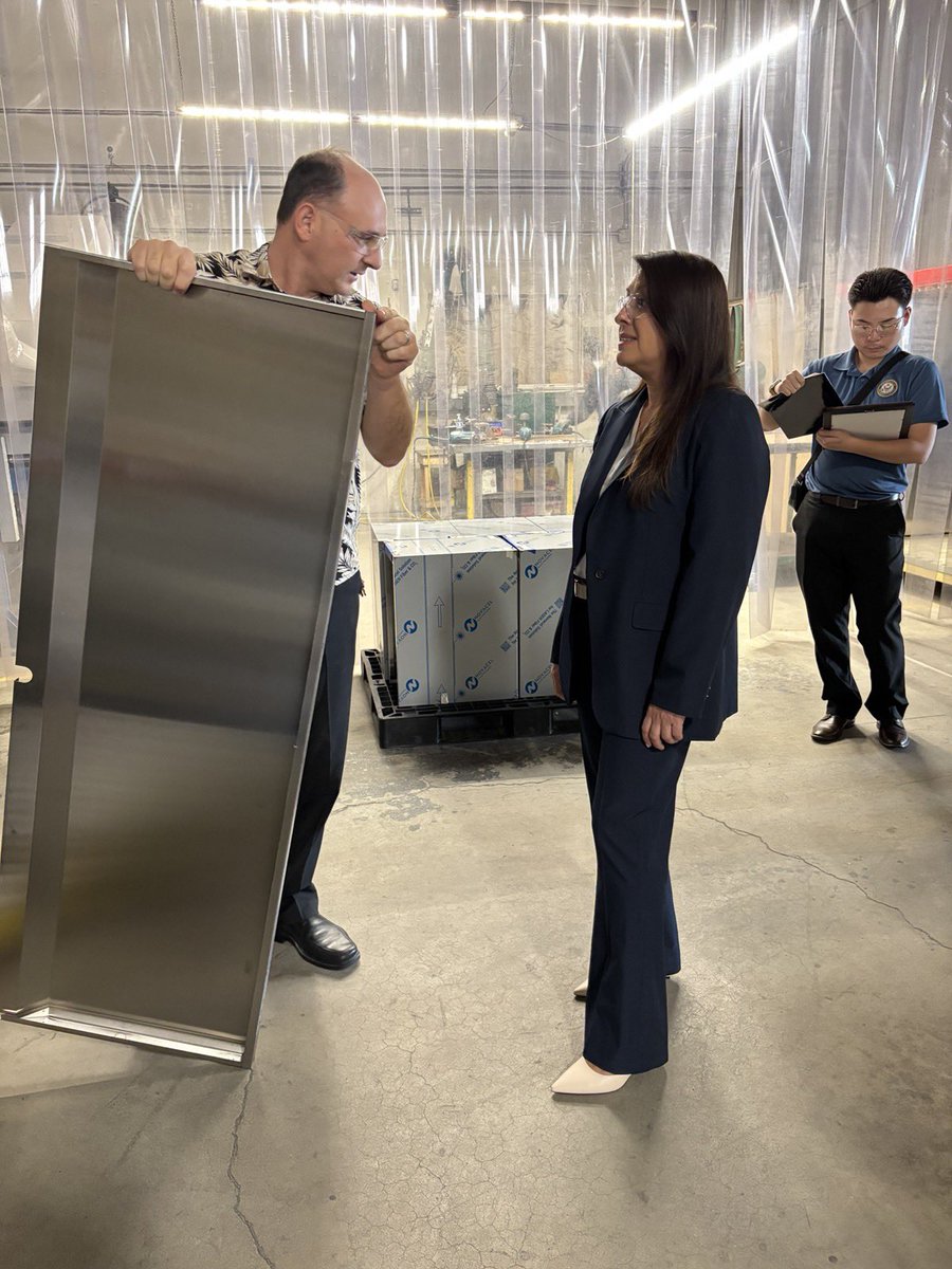 RepLuzRivas's tweet photo. Utility Refrigerator in North Hollywood has been family-owned and operated for nearly 100 years!
 
I met with the owners where I learned about the jobs and internships they provide to San Fernando Valley residents. They also showed me how they create made-to-order pieces in their warehouse before they get shipped across the country.
 
If you are a small business owner and need assistance with a federal agency, call my office at (818) 253-3535.