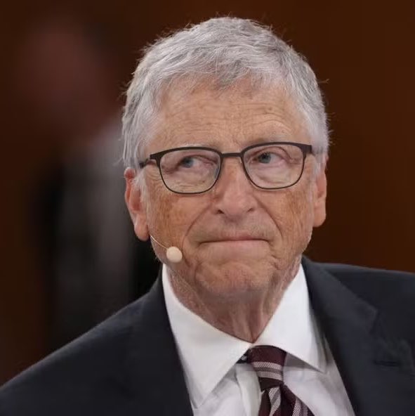 choquei's tweet photo. 🚨ATENÇÃO: Bill Gates, criador da Microsott alerta que IA pode causar 'um bilhão de mortes' e defende legislação para a tecnologia. https://t.co/tsYii6QhrG