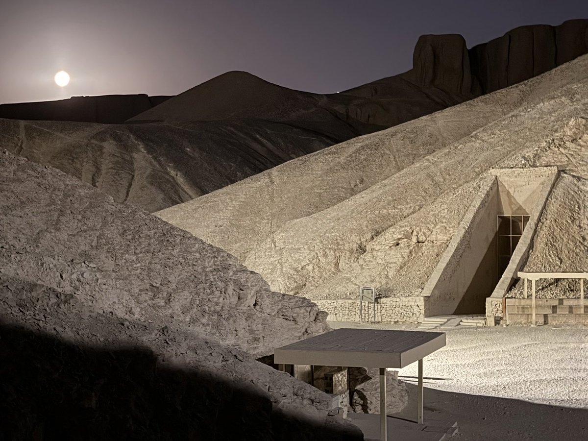 holland_tom's tweet photo. Valley of the Kings by night https://t.co/YfQoOIMtPO