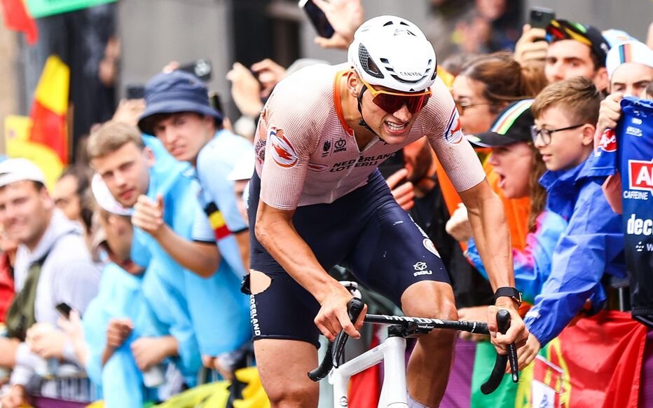 SOreillette's tweet photo. Et que dire de Van der Poel, lui aussi médaillé, en bronze aujourd'hui 🥉🇳🇱

Course XXL de sa part, qu'il a grandement contribué à décanter loin de l'arrivée. Dans un final à homme à homme, il n'a pas beaucoup d'égal et le confirme par une sublime médaille.

Pas mieux à faire. https://t.co/DPtkaeYr3u