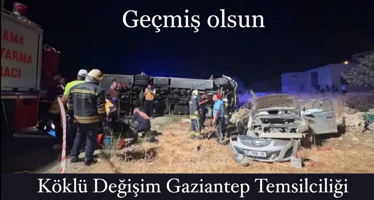 KokluDegisim27's tweet photo. Gaziantep'in Nurdağı ilçesinde, bir otomobilin kontrolden çıkarak karşı şeride geçmesi ve karşı yönden gelen yolcu minibüsüyle çarpışması sonucu şiddetli bir kaza meydana geldi.
İlk belirlemelere göre kazada 7 kişi hayatını kaybetti, çok sayıda kişi ise yaralandı.
Hayatını kaybedenlere Allah'tan rahmet, yaralanan kardeşlerimize acil şifalar diliyoruz.
#Gaziantep