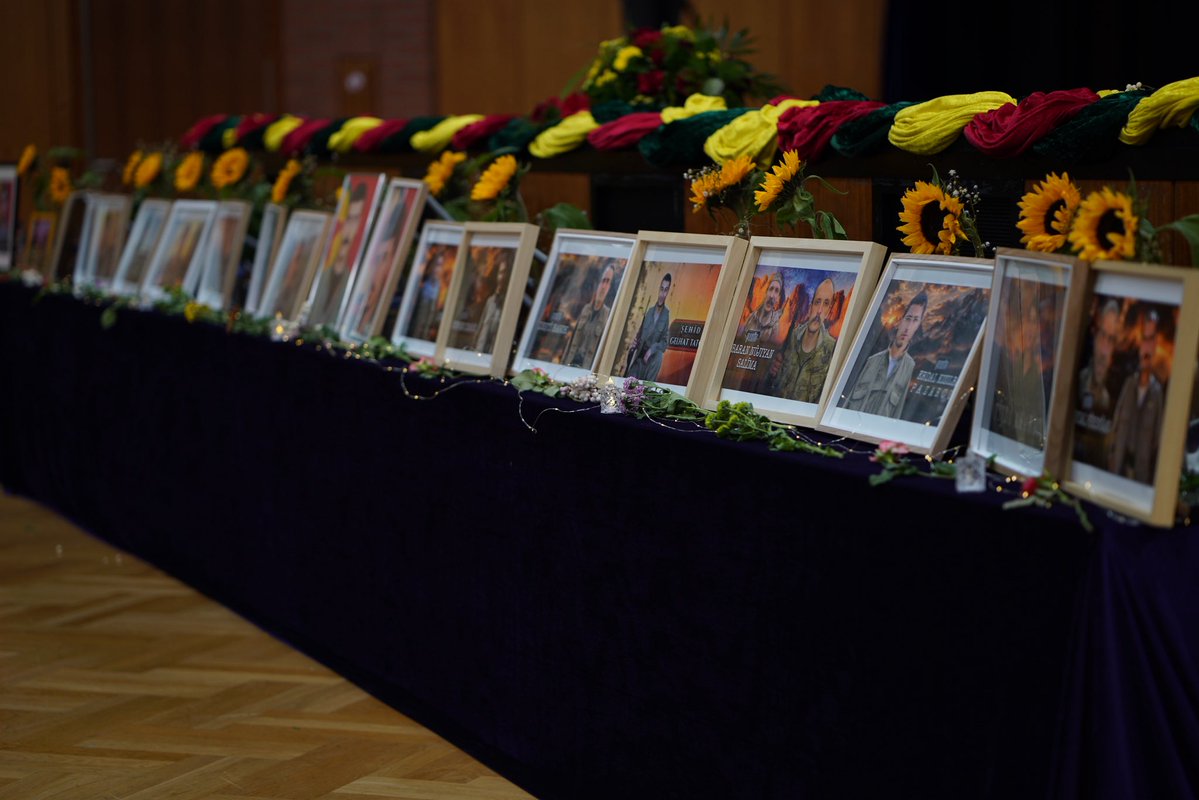 Freie_Presse_1's tweet photo. 📌Almanya’nın Frankfurt kentinde yüzlerce Kürdistanlı, Rıza Altun’un şehadet yıl dönümü ile Karker Amanos şahsında şehadetleri açıklanan 12 gerilla anısına düzenlenen anmada buluştu. https://t.co/N0tD7ORBQ1