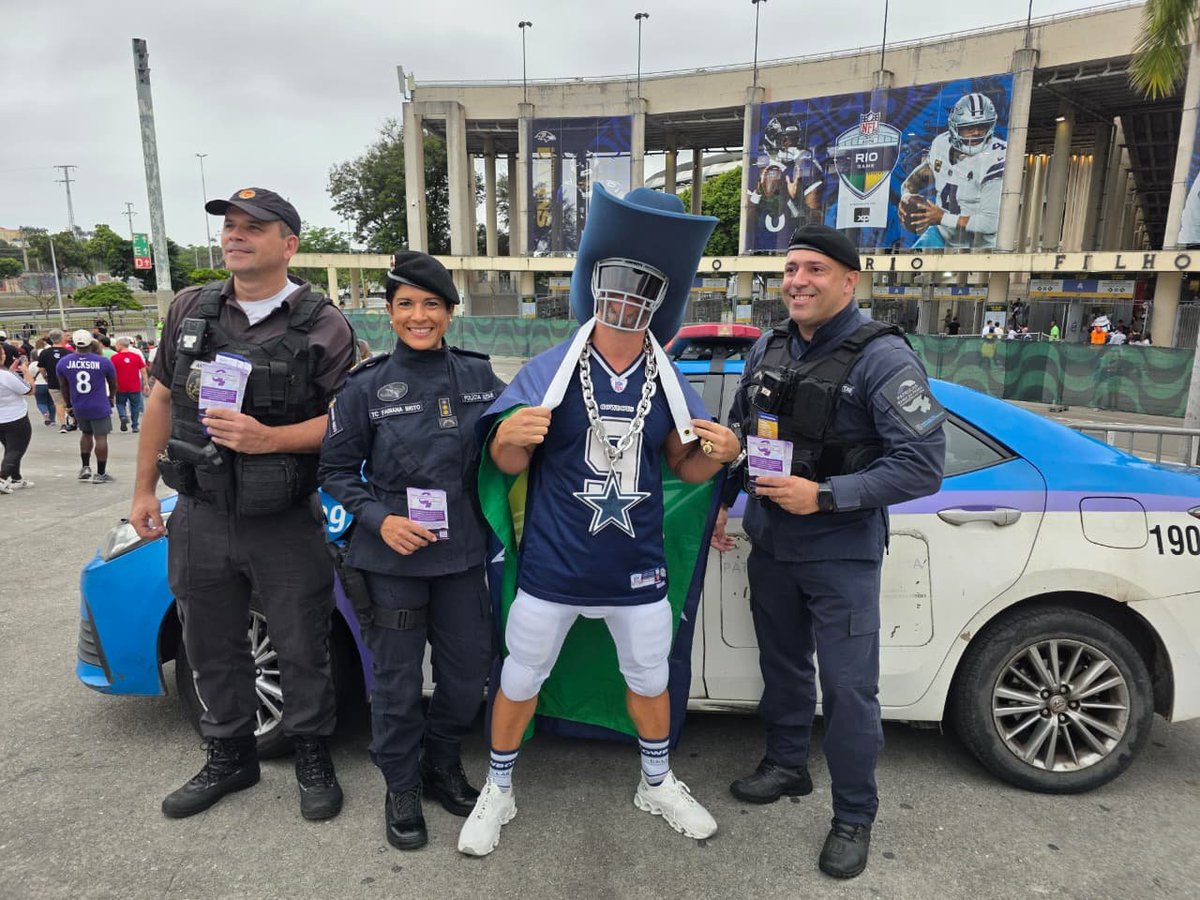 PMERJ's tweet photo. ➡️ SEGURANÇA E PROTEÇÃO NA #NFLRioGame2026
🚔👮♀️ Policiais do #BPTur e da #PatrulhaMariadaPenha atuam no #Maracanã, reforçando a segurança, o acolhimento e a proteção do público durante o evento. (+) ⤵️
#ServireProteger #PMERJ #BPTur #PatrulhaMariadaPenha #NFL #Maracanã https://t.co/mOe0OA28Kt