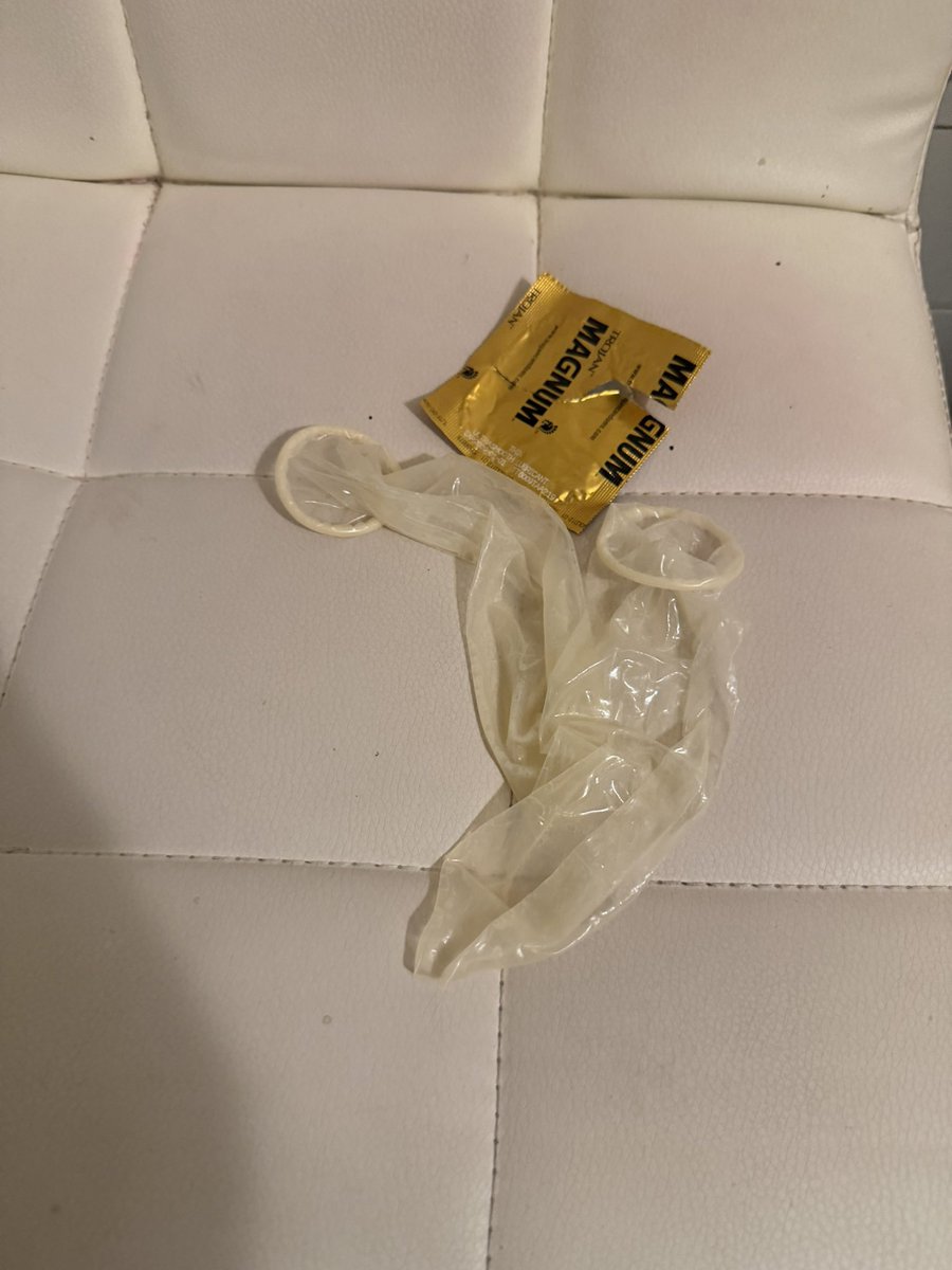 ursezymami's tweet photo. Ooops i forgot to throw them away. From last night 👀 https://t.co/AdtkNR5fiY