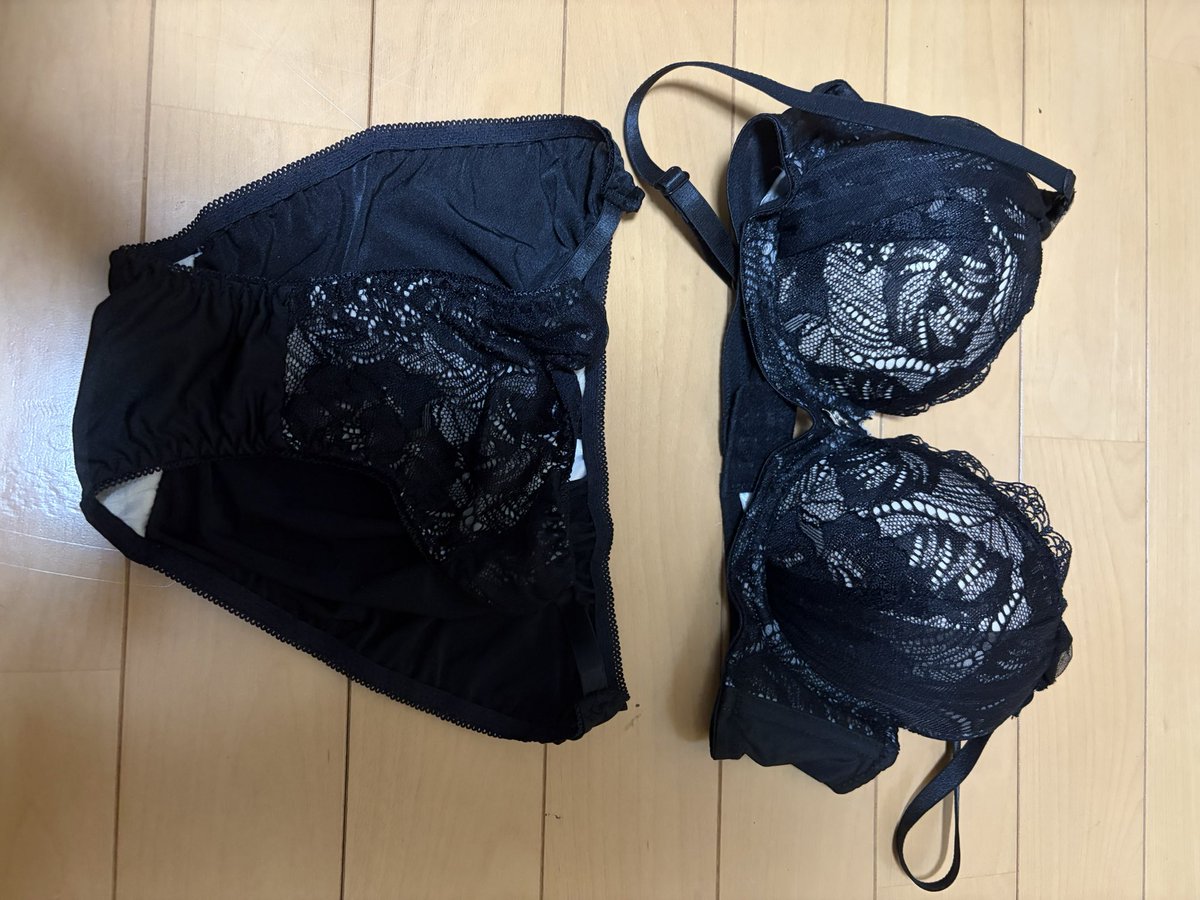 smxbmg's tweet photo. 似てるけどこれも！

#下着
#下着売ります https://t.co/hv8Cb89Eu3