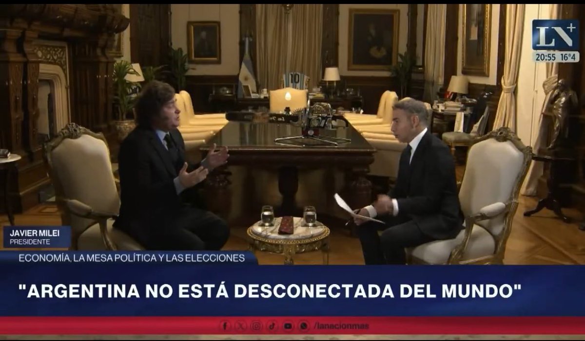 EstebanPaulon's tweet photo. Lisérgica la entrevista de Majul a Milei 

Tantas mentiras y pavadas juntas, distinción de datos y sanata no se pueden creer en un Presidente.
Pero es Milei. Y enfrente no tiene a nadie con intenciones de re preguntar y profundizar ante sus desvaríos.
Cuando lo agarran en una entrevista en serio, como la de Bloomberg, queda en evidencia el divague.