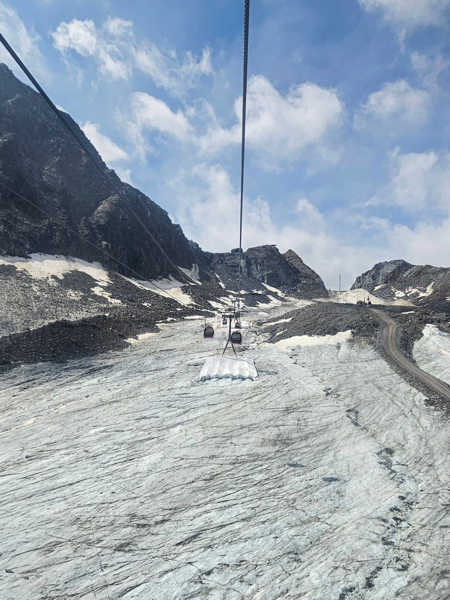 Hatakuyos's tweet photo. #stubai #tirol #mountains #glacier #wanderlust https://t.co/pExDQ79jwH