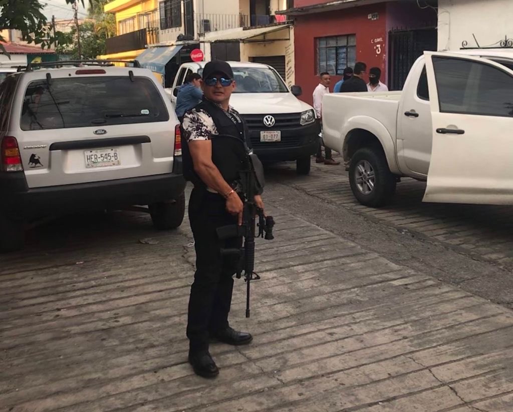 ToquinCisneros1's tweet photo. Donde la mayoría corre para huir o escapar, la Policía corre para entrar y combatir… Arre Lulú!!! 👊🏻🐺🚔 https://t.co/ydnvASeNba
