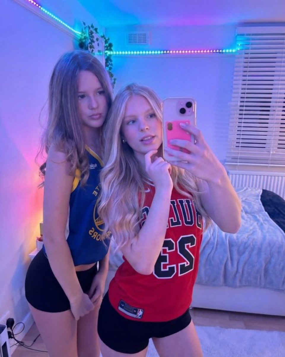 savannah_l30716's tweet photo. Be honest 🙃  
if we followed you and spammed your DMs with random pics would u block us ?💗 https://t.co/6D6fSf7RBu