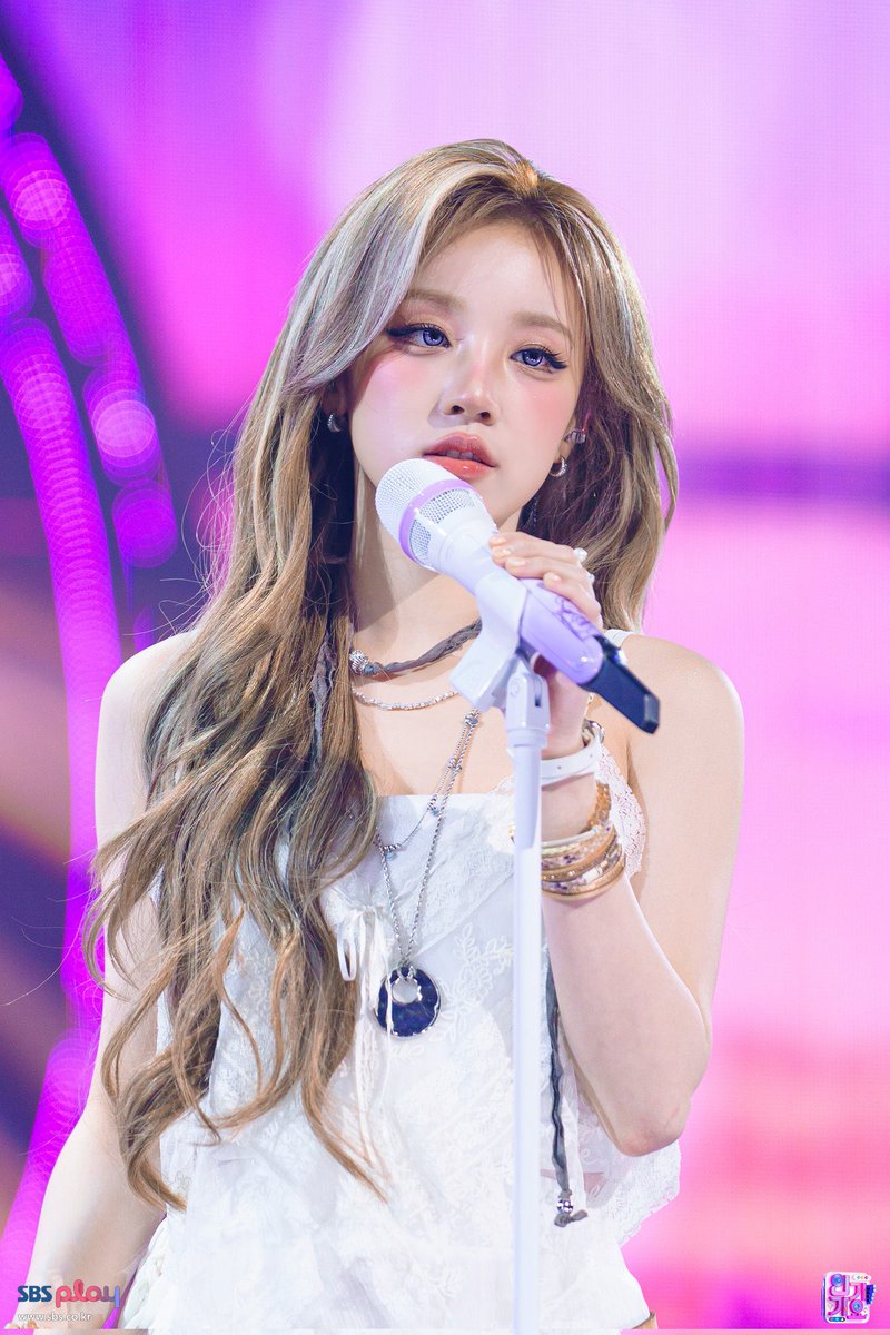 yuqipictures's tweet photo. One year ago on this day ⋆ ˖ ⏱︎.ᐟ 

#YUQI #우기 #宋雨琦 https://t.co/7farz1GRz4