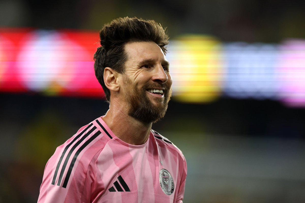 ActuFoot_'s tweet photo. MAIS IL EST INHUMAIN 🐐🤯

Lionel Messi 🇦🇷 a marqué 4 COUP-FRANCS lors de ses 7 derniers matchs. 🤩 https://t.co/baIFxNwgI0