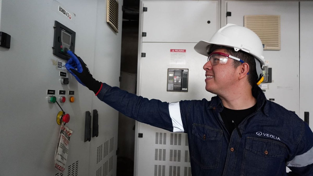 VeoliaSabana's tweet photo. Frente a los desafíos de El Niño, seguimos fortaleciendo la operación y avanzando hacia la transición energética en Sincelejo, Corozal, Chinú y Magangué. Innovación, eficiencia energética, control de fugas y educación ambiental para proteger el agua y construir territoriosfuertes https://t.co/2u6nrUAHNF
