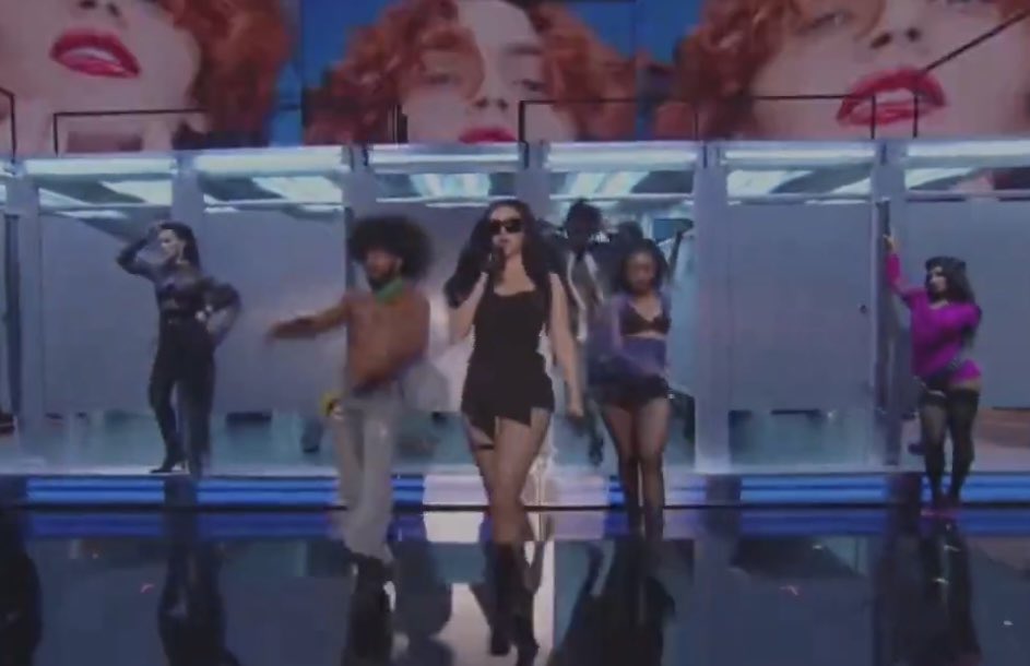 iriptheslitt's tweet photo. SOPHIE #VMAS https://t.co/Dz1zlJ1EgI