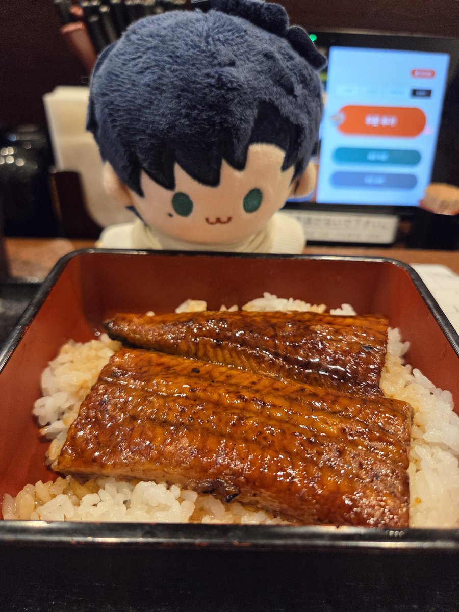 banjug34's tweet photo. 다들 추석 연휴 잘 보��셨나요
전 추석동안 일본을 다녀왔습니다..
어제 12시에 집와서 오늘부터 정상생활을 하려니 힘들어 죽을것 같아요 https://t.co/i91zJ0iK0L
