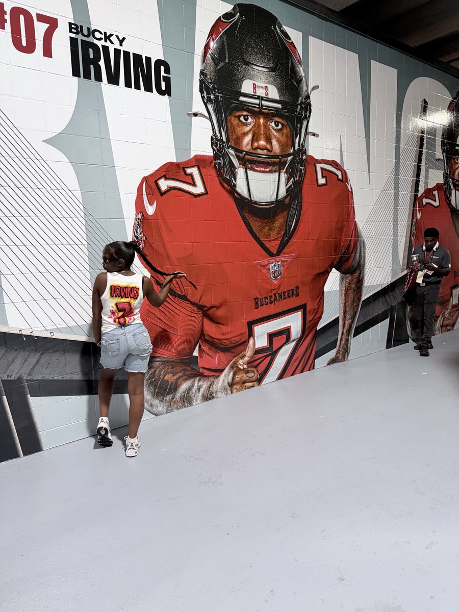 yazwrldd's tweet photo. @BuckyIrving the only reason I came 🏴‍☠️❤️❤️‍🔥. #tampabay #LOVINGTHEKREWE https://t.co/3fS4KN7KAt
